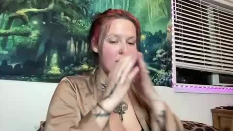 Snapshot of luvvvmia chatting on April 2026 03:22:02 AM luvvvmia online show from April 2026 03:22:02 AM