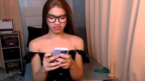 Snapshot of lux_white chatting on February 2025 11:54:02 PM queen lux online show from February 2025 11:54:02 PM