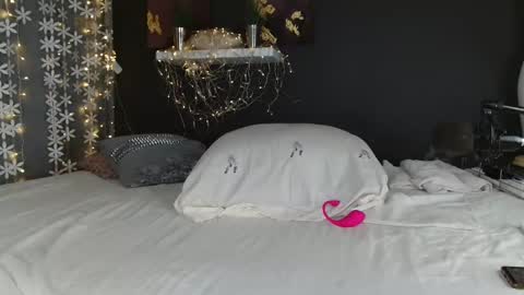 Snapshot of luxurylips chatting on December 2024 07:25:02 AM Lux for your fun online show from December 2024 07:25:02 AM