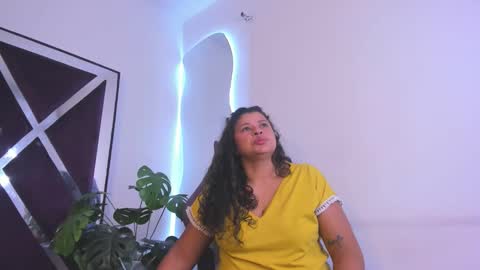 luzenaasm online show from November 2025 04:22:02 AM