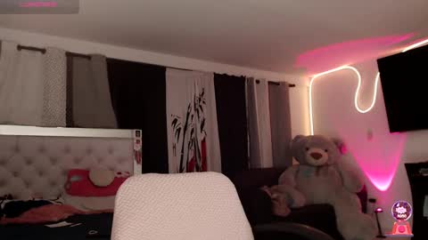 Snapshot of lyann_ chatting on March 2025 05:29:02 AM Lyann online show from March 2025 05:29:02 AM