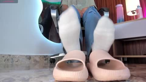 Snapshot of lyhana_lee chatting on October 2025 11:38:02 AM Lyhana Lee online show from October 2025 11:38:02 AM