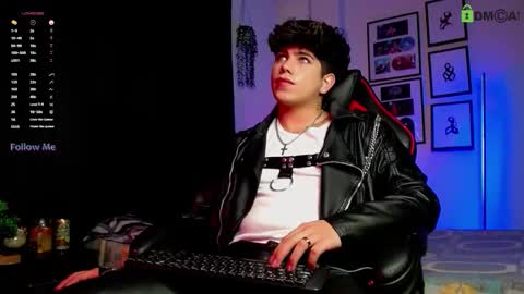 Snapshot of lylebennett_ chatting on November 2025 11:42:02 AM Lyle Bennett Freelance Model online show from November 2025 11:42:02 AM