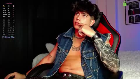 Snapshot of lylebennett_ chatting on December 2025 10:53:01 AM Lyle Bennett Freelance Model online show from December 2025 10:53:01 AM