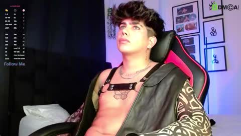 Snapshot of lylebennett_ chatting on December 2025 12:03:02 PM Lyle Bennett Freelance Model online show from December 2025 12:03:02 PM