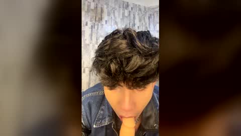 Snapshot of lylebennett_ chatting on January 2026 02:33:02 PM Lyle Bennett Freelance Model online show from January 2026 02:33:02 PM