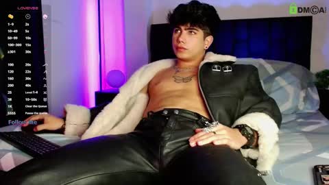 Snapshot of lylebennett_ chatting on February 2026 01:25:01 PM Lyle Bennett Freelance Model online show from February 2026 01:25:01 PM