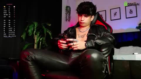 Snapshot of lylebennett_ chatting on February 2026 12:20:01 PM Lyle Bennett Freelance Model online show from February 2026 12:20:01 PM