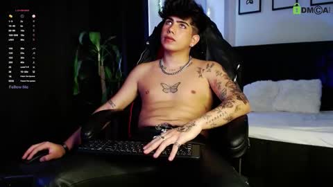 Snapshot of lylebennett_ chatting on March 2026 09:28:01 PM Lyle Bennett Freelance Model online show from March 2026 09:28:01 PM