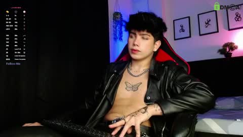 Snapshot of lylebennett_ chatting on March 2026 11:32:02 AM Lyle Bennett Freelance Model online show from March 2026 11:32:02 AM