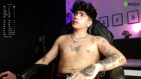 Snapshot of lylebennett_ chatting on April 2026 11:42:01 PM Lyle Bennett Freelance Model online show from April 2026 11:42:01 PM