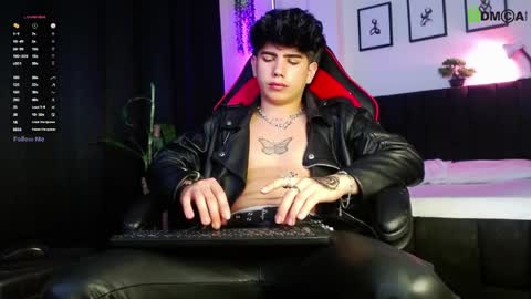 Snapshot of lylebennett_ chatting on April 2026 01:15:02 PM Lyle Bennett Freelance Model online show from April 2026 01:15:02 PM