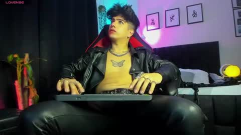 Snapshot of lylebennett_ chatting on July 2026 11:23:02 AM Lyle Bennett Freelance Model online show from July 2026 11:23:02 AM