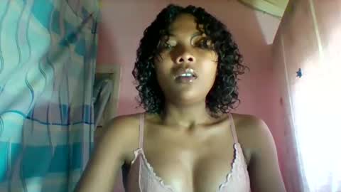 Snapshot of lyndah19 chatting on December 2025 09:49:01 AM lyndah19 online show from December 2025 09:49:01 AM