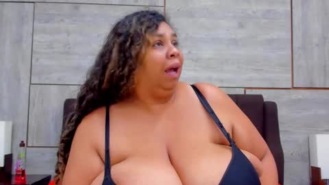 Snapshot of lynn_and_esteban chatting on March 2025 05:23:02 AM Lynn jonnes online show from March 2025 05:23:02 AM