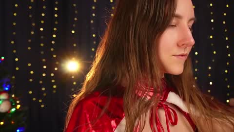 Snapshot of lynn_feline chatting on December 2024 07:46:01 AM Lynn online show from December 2024 07:46:01 AM