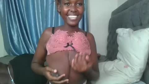 Snapshot of lyra_chloe chatting on February 2026 12:39:01 AM Chloe online show from February 2026 12:39:01 AM