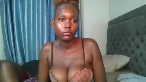 Snapshot of lyra_chloe chatting on February 2026 10:33:01 PM Chloe online show from February 2026 10:33:01 PM