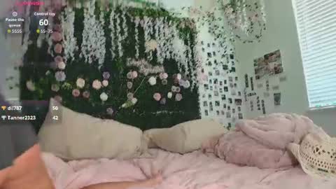 Snapshot of lyracovee chatting on July 2026 12:17:01 AM Lyra online show from July 2026 12:17:01 AM