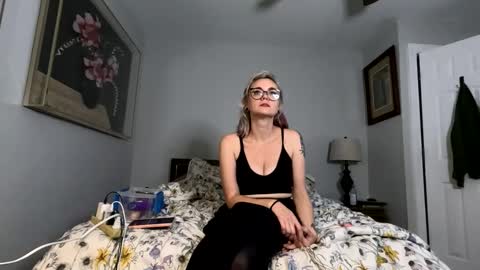 Snapshot of lyragreene chatting on November 2025 04:45:02 AM Lyra Greene online show from November 2025 04:45:02 AM