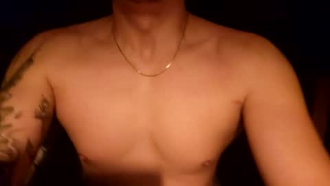 Snapshot of m1guele chatting on January 2025 01:17:01 AM Fucklover online show from January 2025 01:17:01 AM