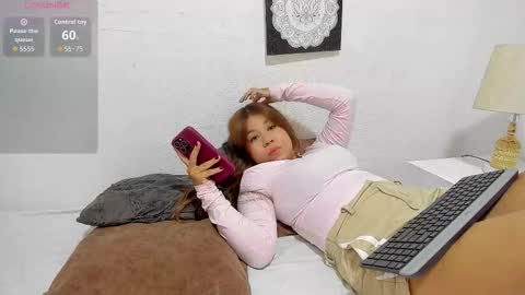 Snapshot of m1lk_choc chatting on November 2025 04:22:02 PM Mila online show from November 2025 04:22:02 PM