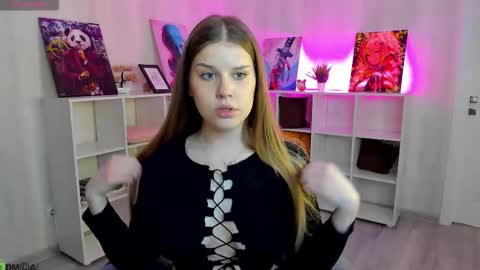 Snapshot of m1ss_wendy chatting on February 2026 08:10:01 AM Amber online show from February 2026 08:10:01 AM