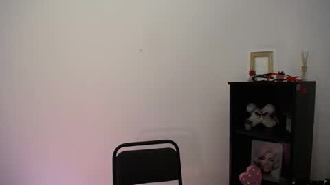 m_i_k_i_ online show from February 2026 01:51:01 PM