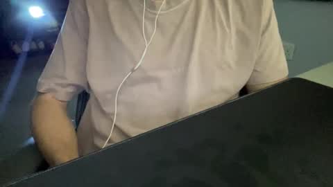 m_pete online show from October 2025 06:38:02 PM