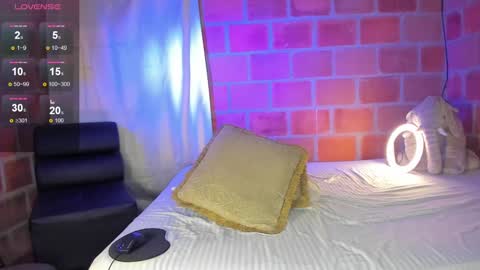 Snapshot of maax_taylor01 chatting on December 2024 11:23:02 AM online show from December 2024 11:23:02 AM