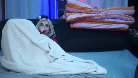 Mac Troy online show from October 2025 07:35:02 PM