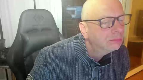 Snapshot of machinegun3dx chatting on November 2025 06:10:02 PM Andy online show from November 2025 06:10:02 PM