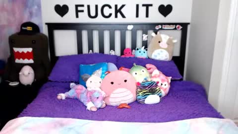 Mackenzie Wolfe online show from November 2025 06:19:01 AM