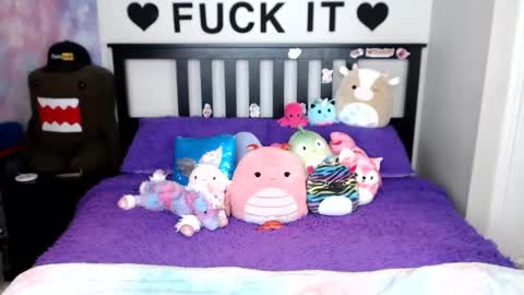 Mackenzie Wolfe online show from December 2025 05:35:02 AM