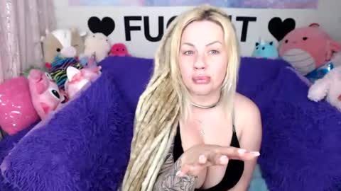 Snapshot of mackenziewolfe chatting on July 2026 04:18:01 AM Mackenzie Wolfe online show from July 2026 04:18:01 AM