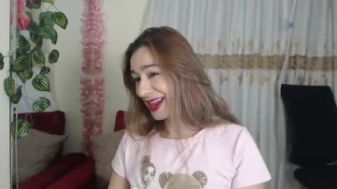 Snapshot of madam_dali chatting on February 2025 12:38:02 PM Dalila online show from February 2025 12:38:02 PM