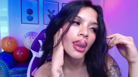 maddie_t18 online show from May 2026 11:36:01 PM