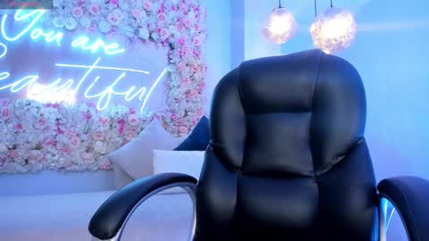 Maddison online show from November 2025 04:33:02 AM