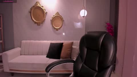 Maddison online show from November 2025 07:18:02 PM