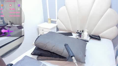 Snapshot of maddyjohnsonn chatting on January 2025 11:45:02 AM maddyjohnsonn online show from January 2025 11:45:02 AM