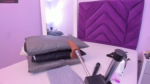 Snapshot of maddyjohnsonn chatting on January 2025 03:37:02 AM maddyjohnsonn online show from January 2025 03:37:02 AM