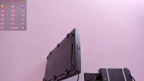 Snapshot of maddyjohnsonn chatting on January 2025 03:33:01 AM maddyjohnsonn online show from January 2025 03:33:01 AM