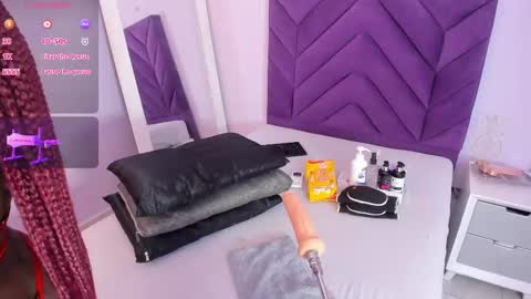 Snapshot of maddyjohnsonn chatting on February 2025 04:18:02 AM maddyjohnsonn online show from February 2025 04:18:02 AM