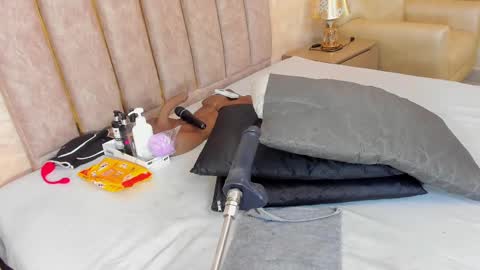 Snapshot of maddyjohnsonn chatting on February 2025 10:17:02 AM maddyjohnsonn online show from February 2025 10:17:02 AM