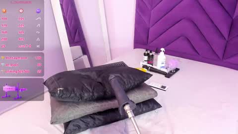 Snapshot of maddyjohnsonn chatting on February 2025 07:15:02 AM maddyjohnsonn online show from February 2025 07:15:02 AM