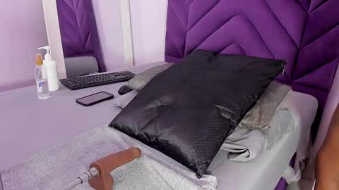 Snapshot of maddyjohnsonn chatting on September 2025 03:41:02 AM maddyjohnsonn online show from September 2025 03:41:02 AM