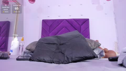 Snapshot of maddyjohnsonn chatting on November 2025 04:01:02 AM maddyjohnsonn online show from November 2025 04:01:02 AM