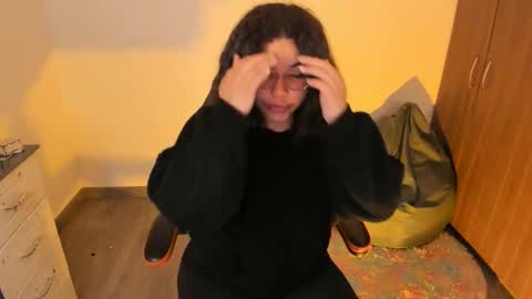 madelaine_taylor online show from September 2025 01:47:01 PM