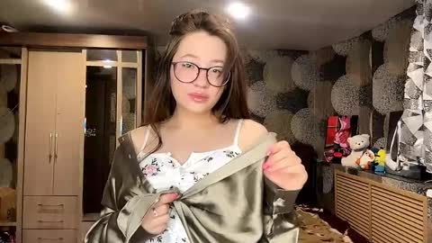 Snapshot of madelinemaylove chatting on March 2026 06:25:01 PM Yoko online show from March 2026 06:25:01 PM