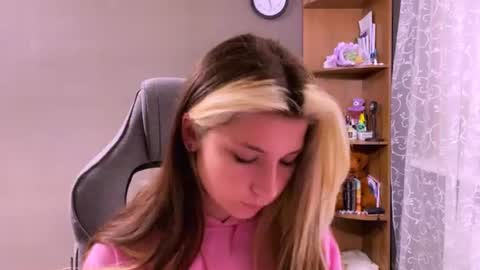 Snapshot of madelinepanagos chatting on July 2026 07:23:02 PM Alice online show from July 2026 07:23:02 PM